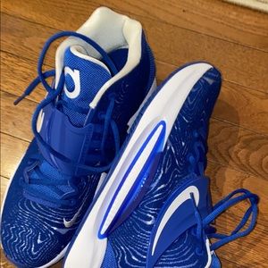 Nike KD new never been worn.. will make a good offer so send one.